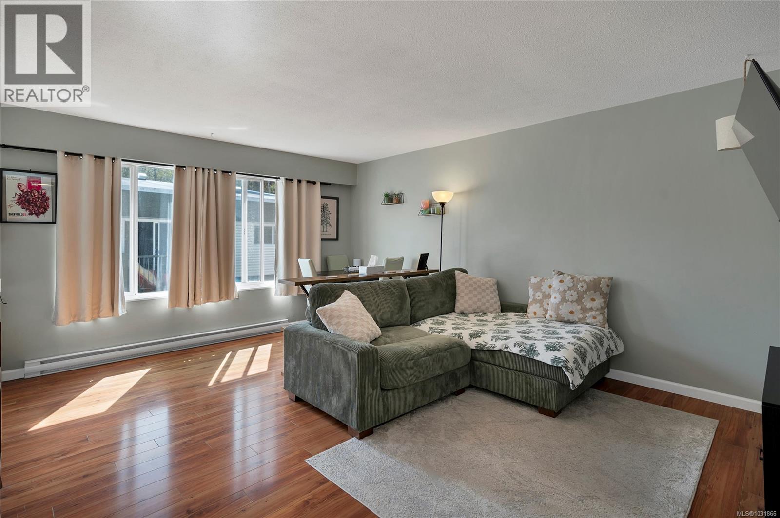 #38 940 ISLAND HWY S - 9