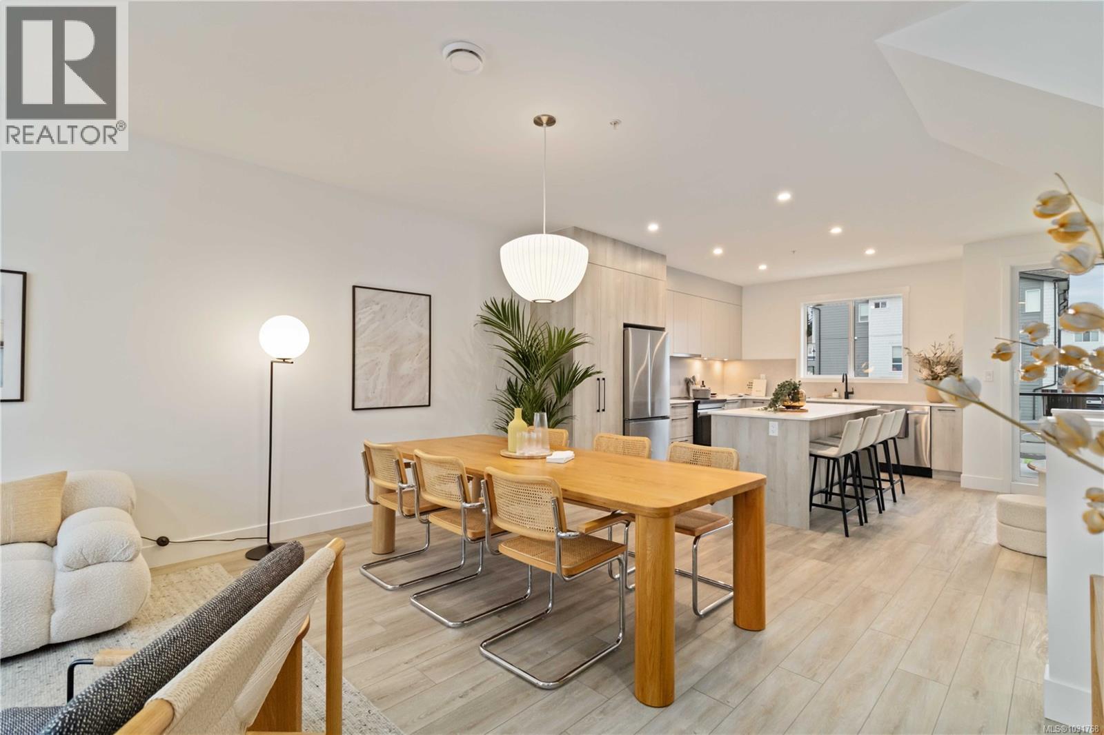 #103 368 TRADEWINDS AVE - Image 2