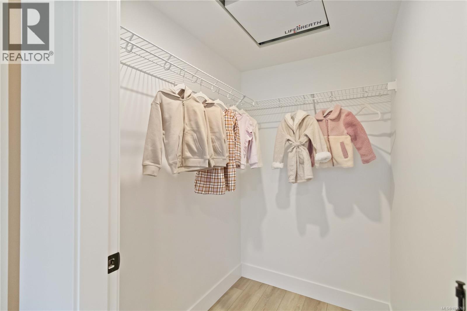 #103 368 TRADEWINDS AVE - 29