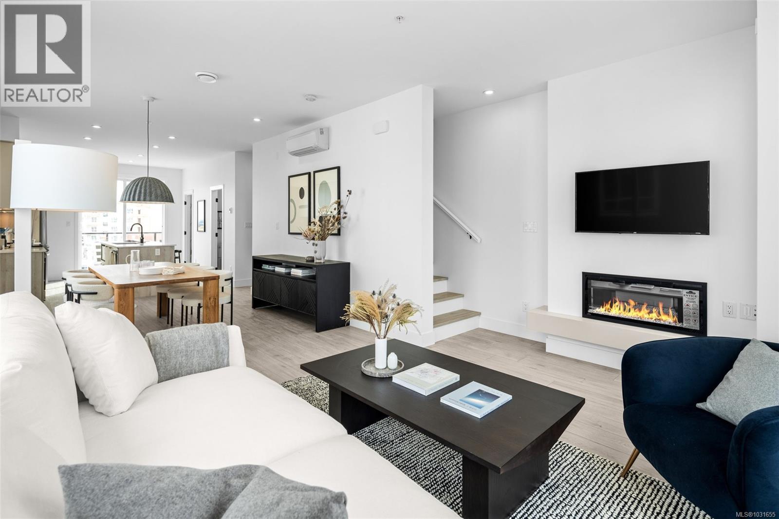 #100 368 TRADEWINDS AVE - Image 2