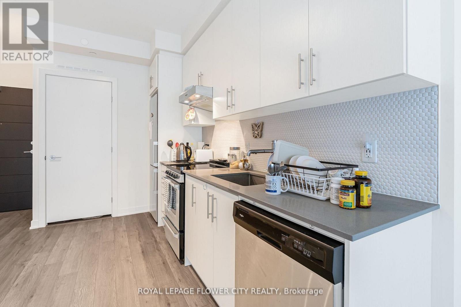 #907 212 KING WILLIAM STREET S - 16
