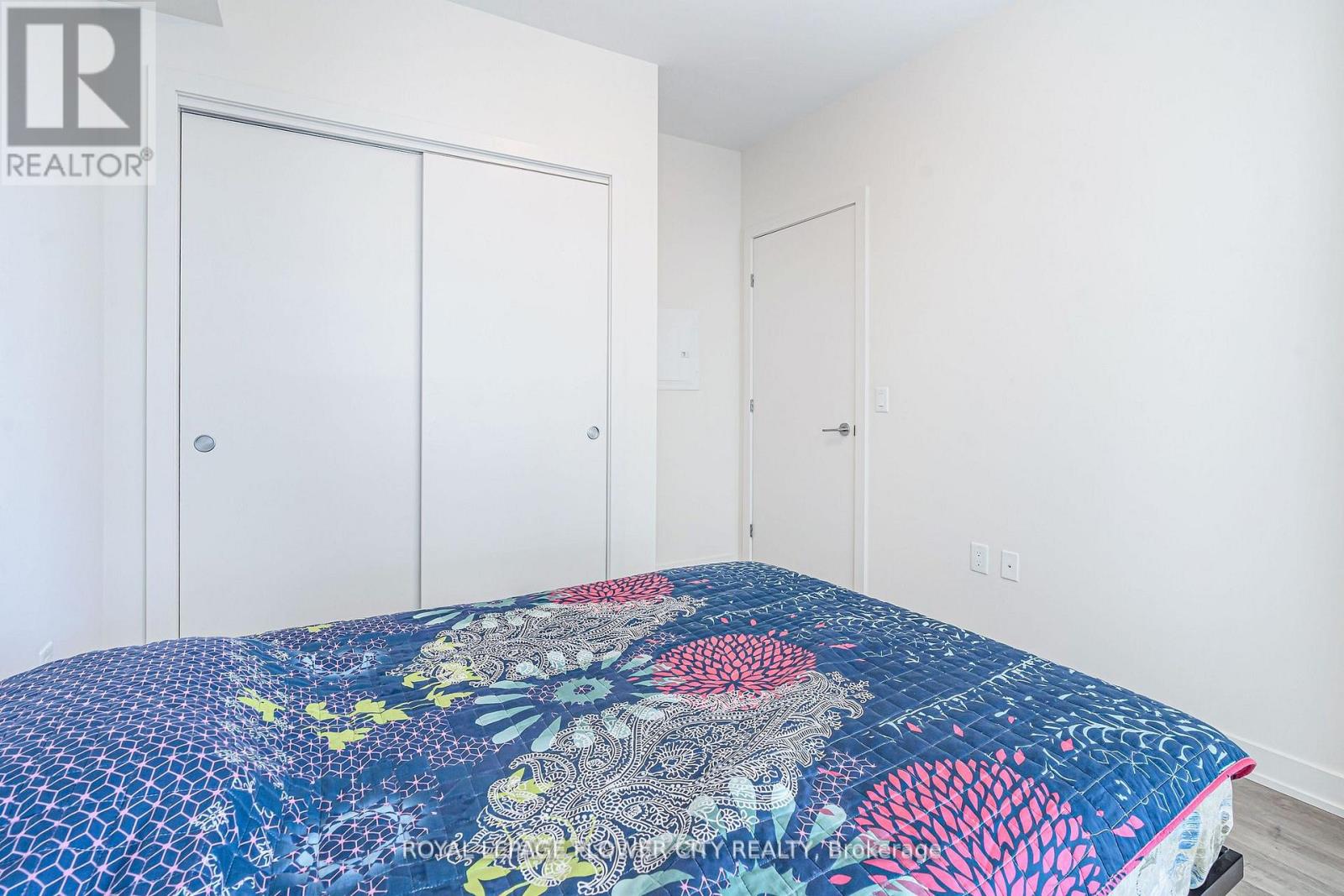 #907 212 KING WILLIAM STREET S - 22