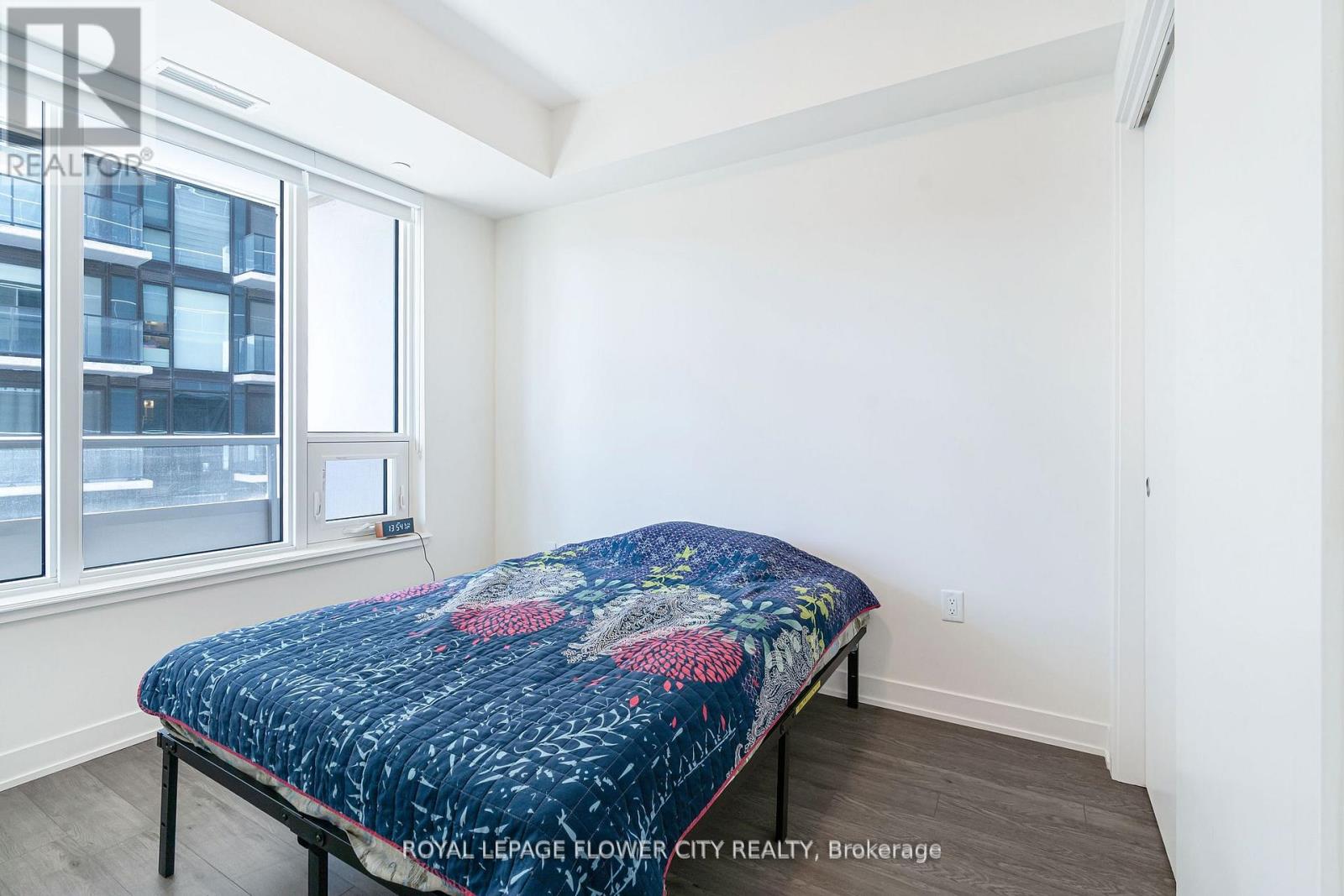 #907 212 KING WILLIAM STREET S - 23