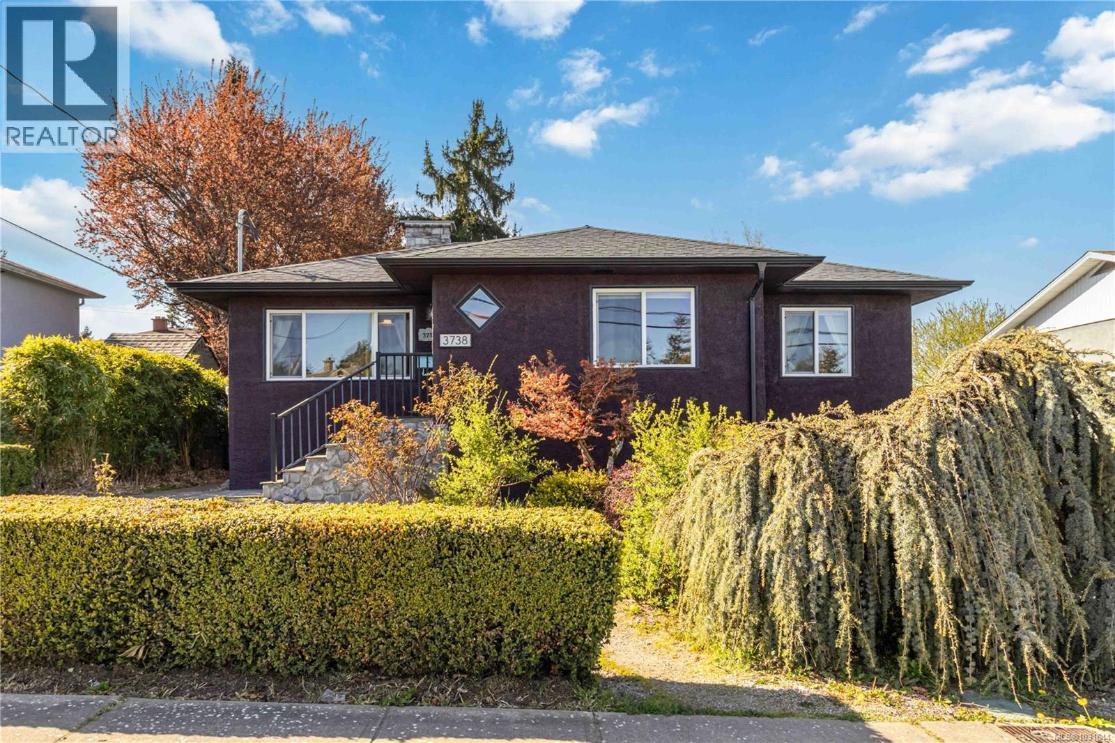  3738 Tillicum Road, Saanich