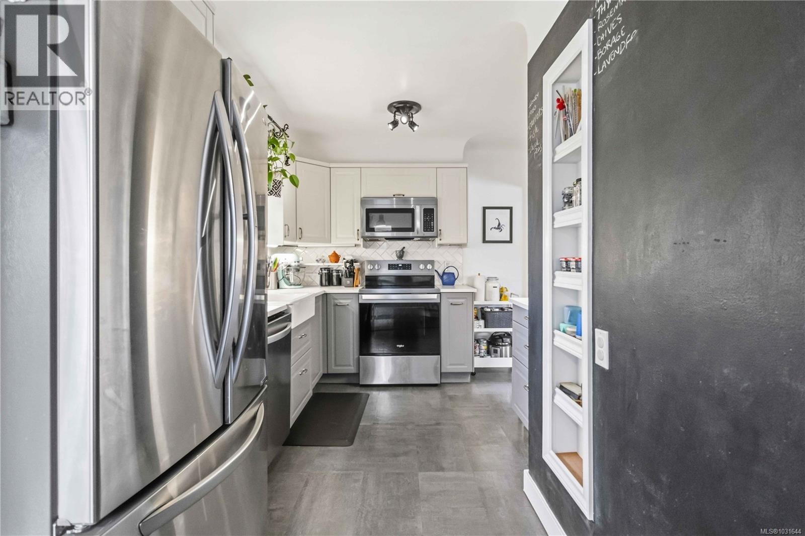  3738 Tillicum Road, Saanich