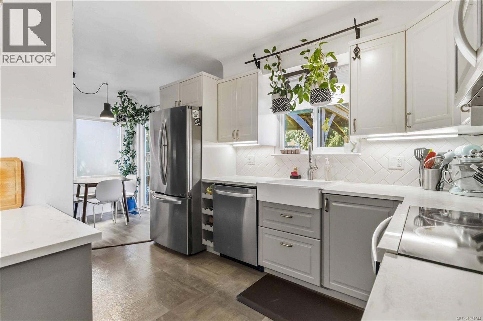  3738 Tillicum Road, Saanich