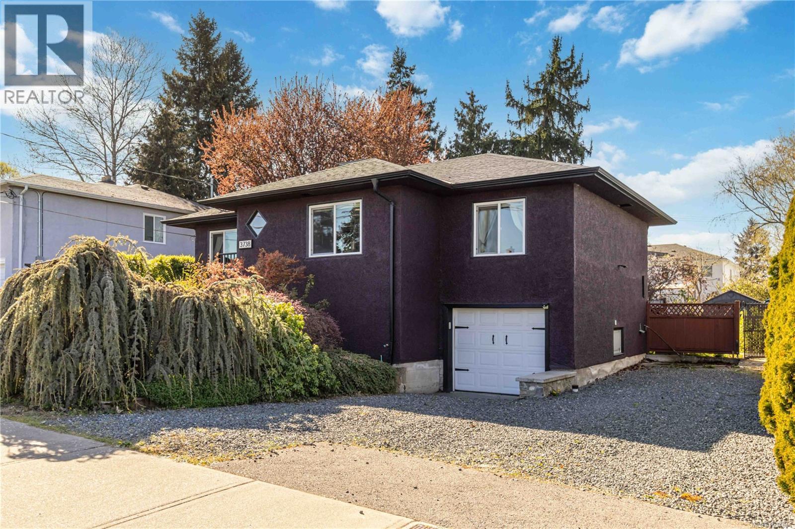  3738 Tillicum Road, Saanich