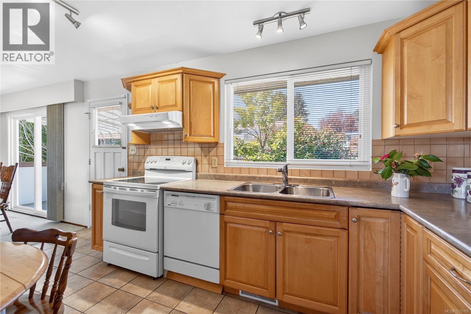 3121 COUNTRY CLUB DR - 12