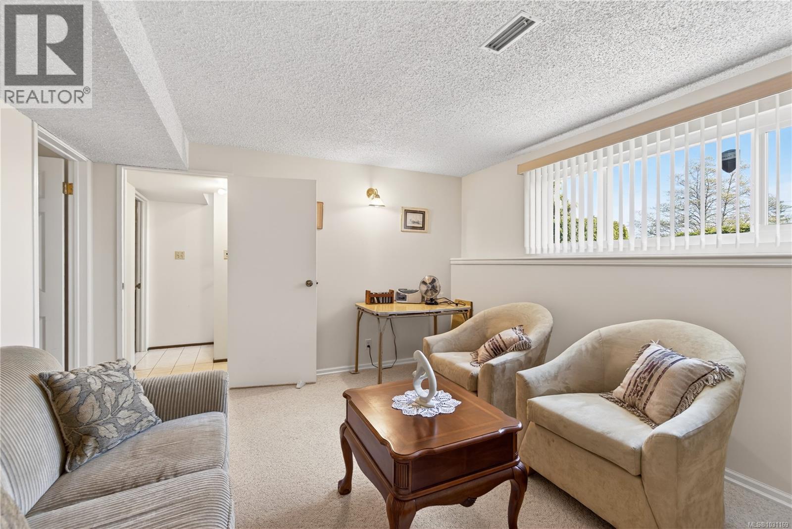 3121 COUNTRY CLUB DR - 32