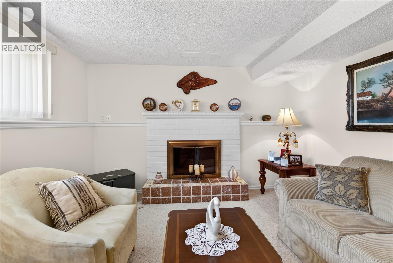 3121 COUNTRY CLUB DR - 31