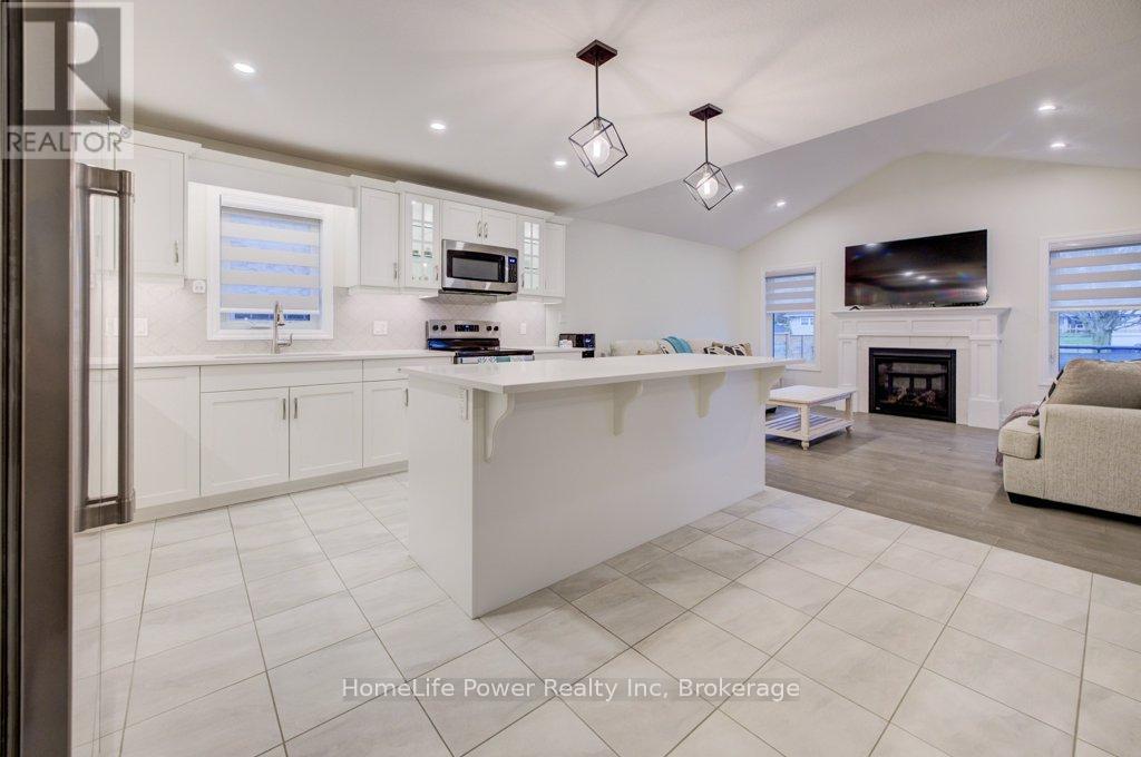 4 LIVINGSTON DRIVE - 18