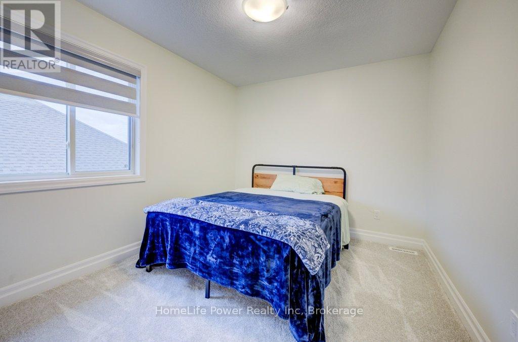 4 LIVINGSTON DRIVE - 32