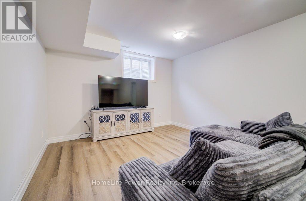 4 LIVINGSTON DRIVE - 36