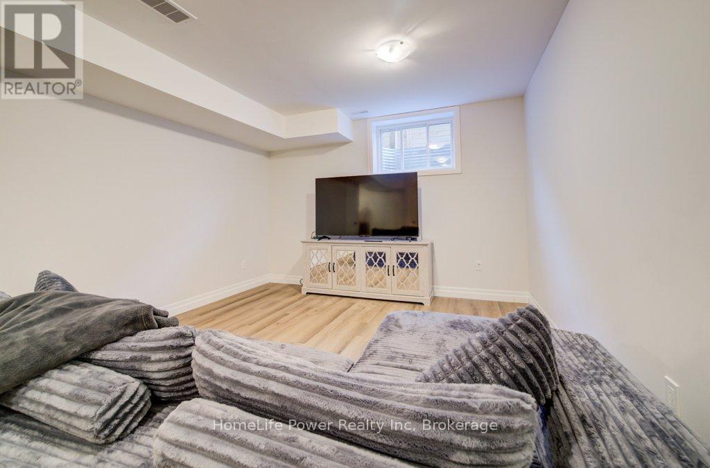 4 LIVINGSTON DRIVE - 38