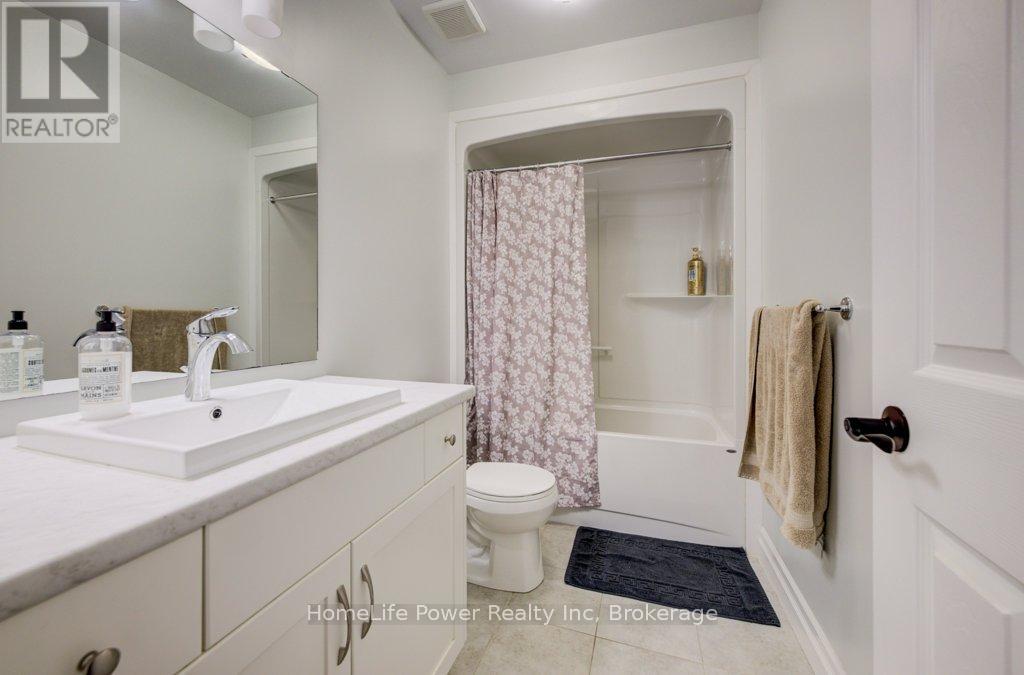 4 LIVINGSTON DRIVE - 40