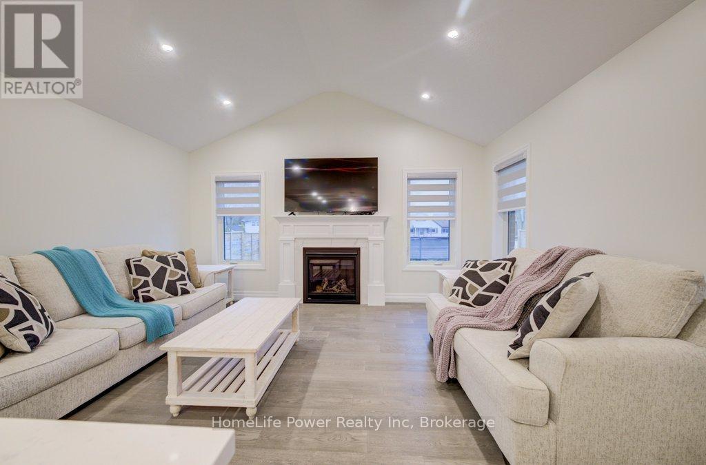 4 LIVINGSTON DRIVE - 8