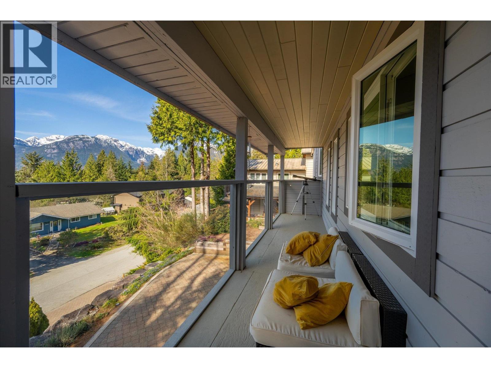 2640 RHUM & EIGG DRIVE, Squamish