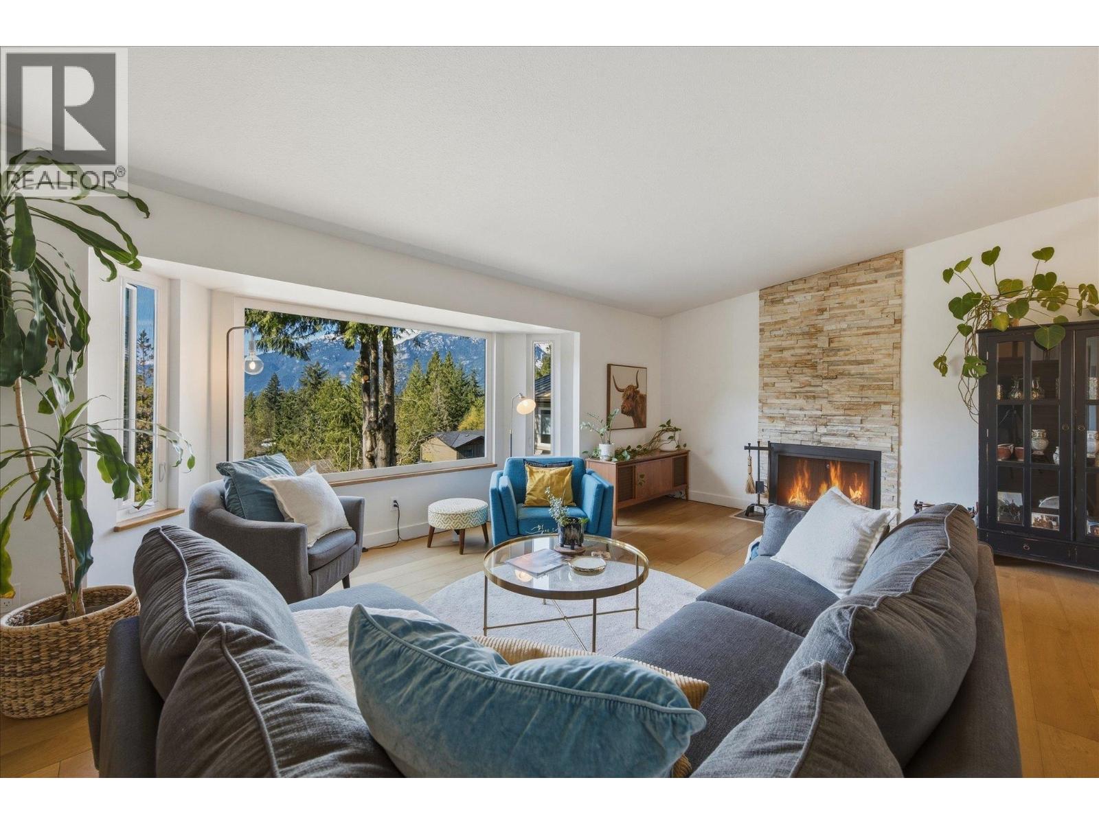 2640 RHUM & EIGG DRIVE, Squamish