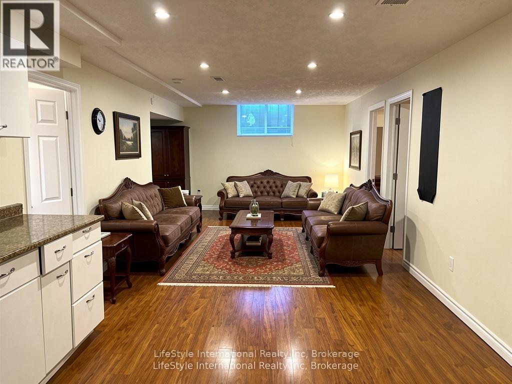 LOWER - 114 CLAIRFIELDS DRIVE W