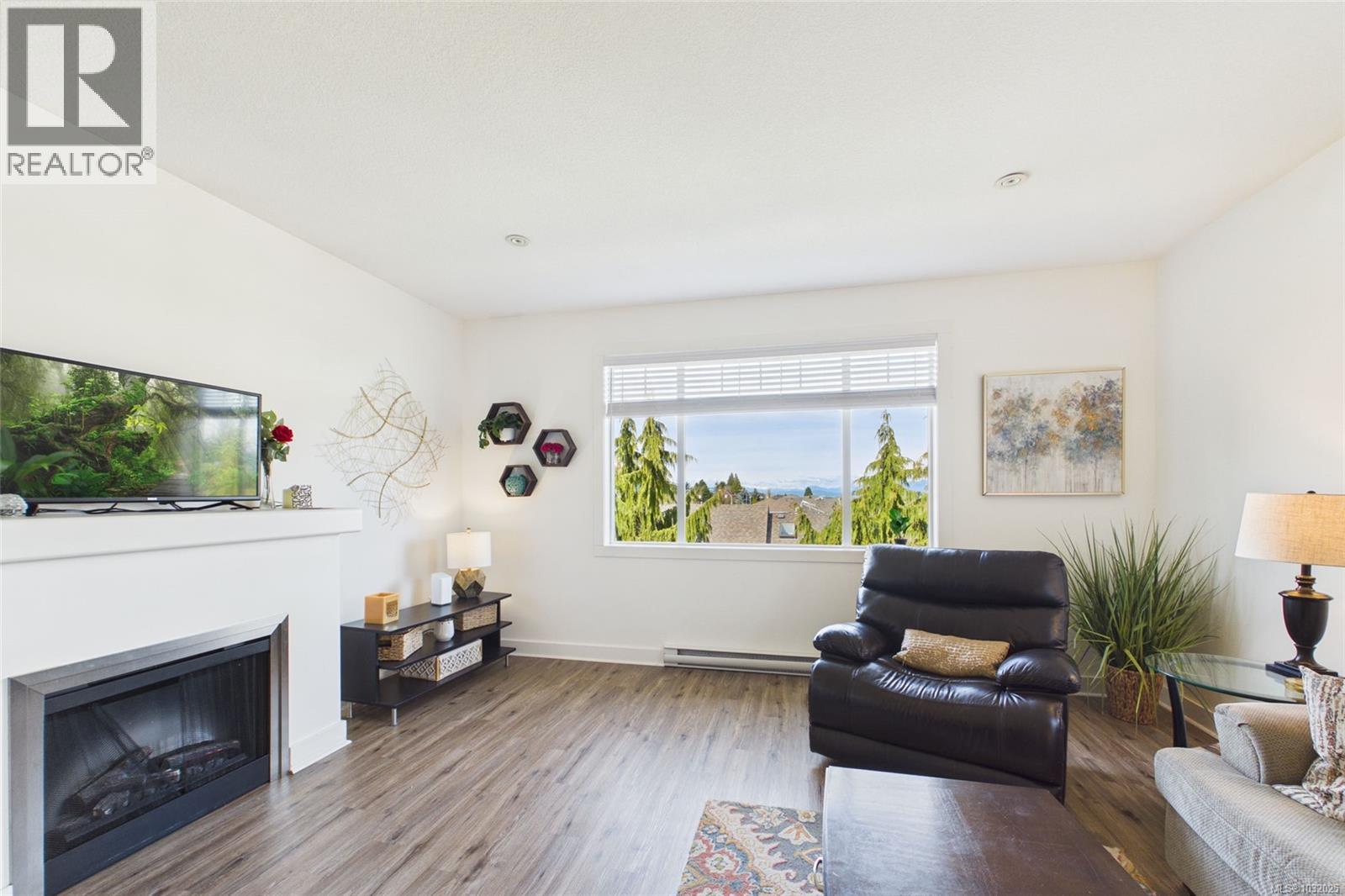 6040 Leah Lane - 7
