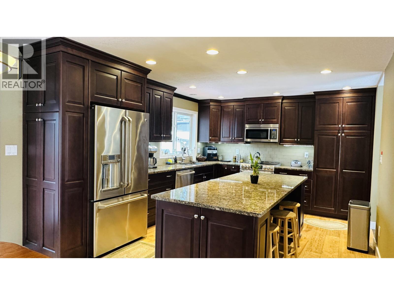 3187 WALLACE CRESCENT - 6