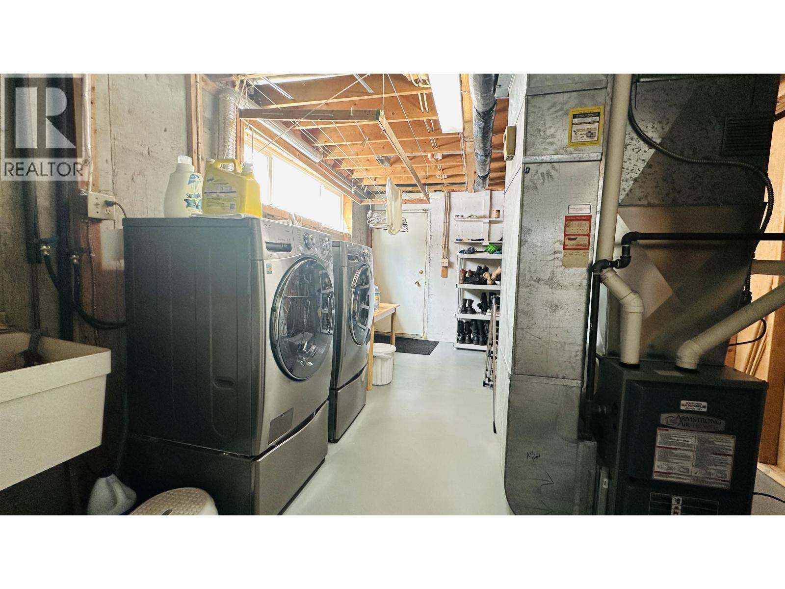 3187 WALLACE CRESCENT - 23