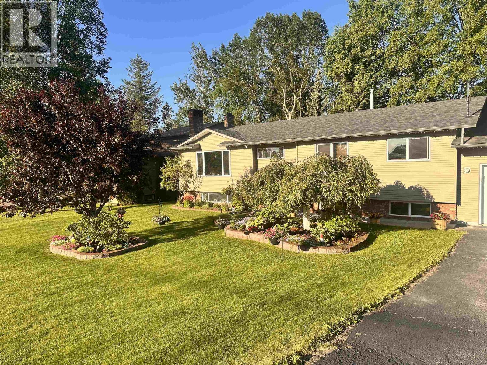 3187 WALLACE CRESCENT - 24