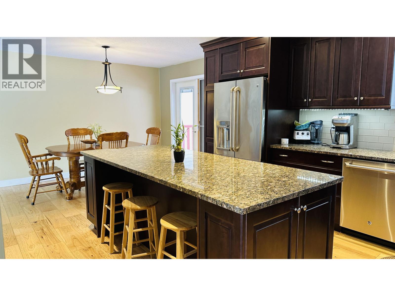 3187 WALLACE CRESCENT - 7