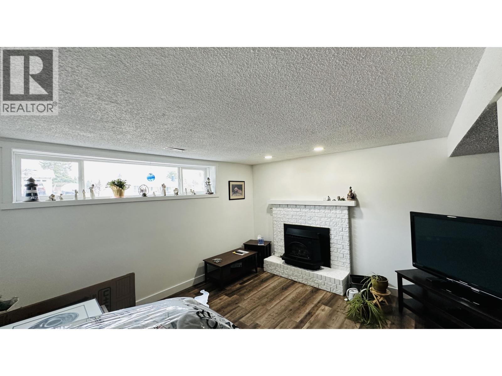 3187 WALLACE CRESCENT - 18