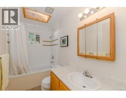 126 Maliview Dr, Salt Spring, BC V8K1B9 Photo 23