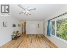 Primary Bedroom - 126 Maliview Dr, Salt Spring, BC V8K1B9 Photo 11
