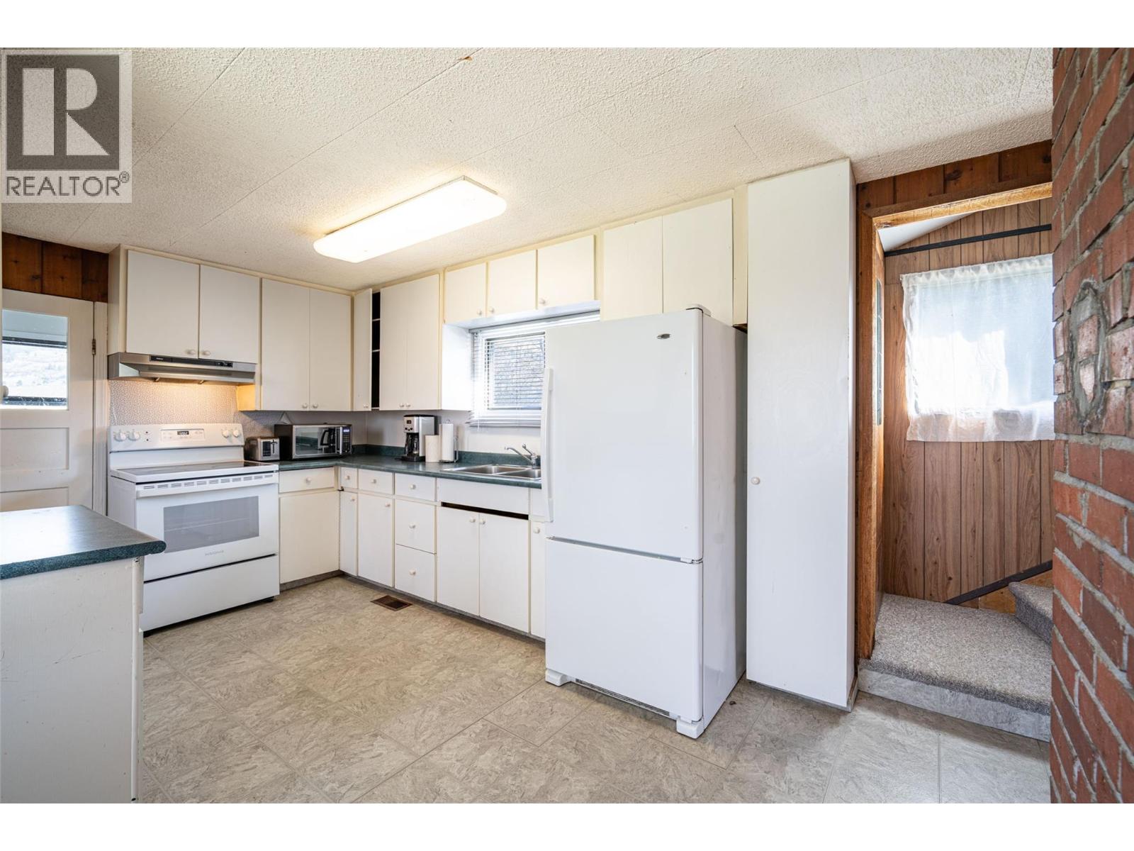 10091 6 Highway, Coldstream