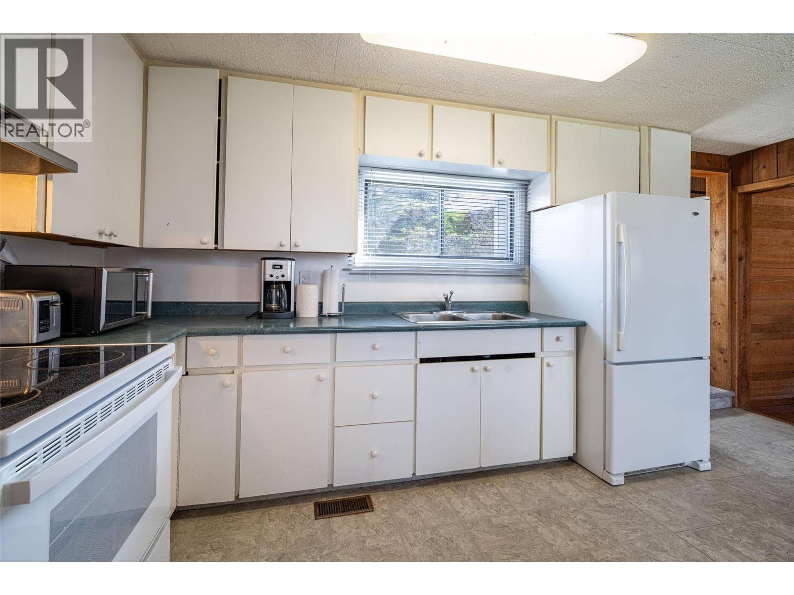 10091 6 Highway, Coldstream