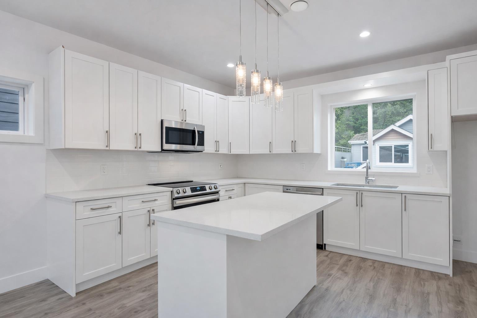 34 750 HOT SPRINGS ROAD, Harrison Hot Springs — photo 3
