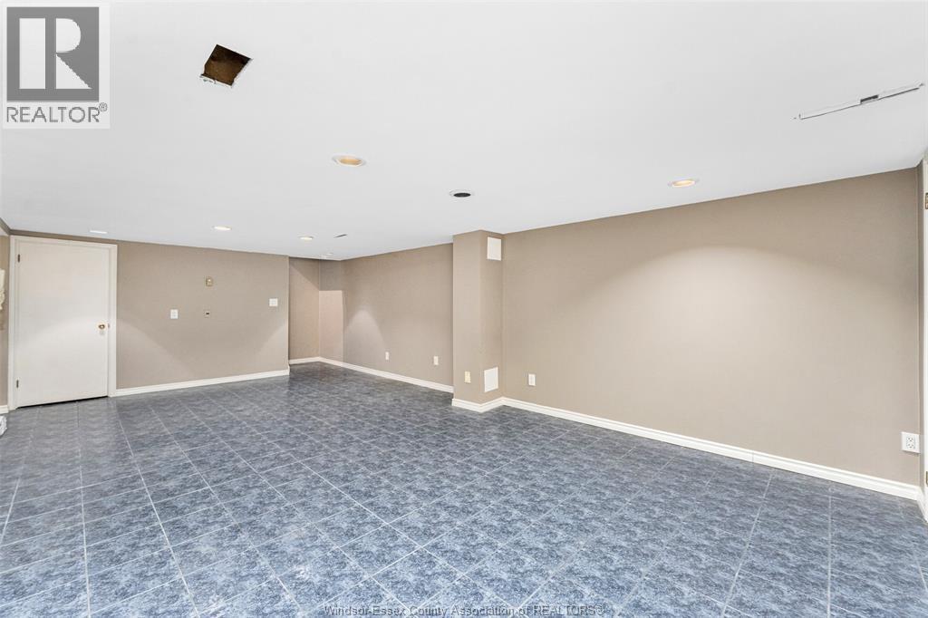 3748 OUELLETTE AVENUE - 43