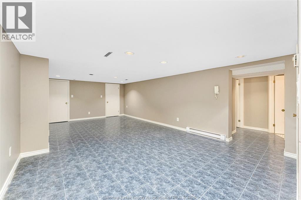 3748 OUELLETTE AVENUE - 44