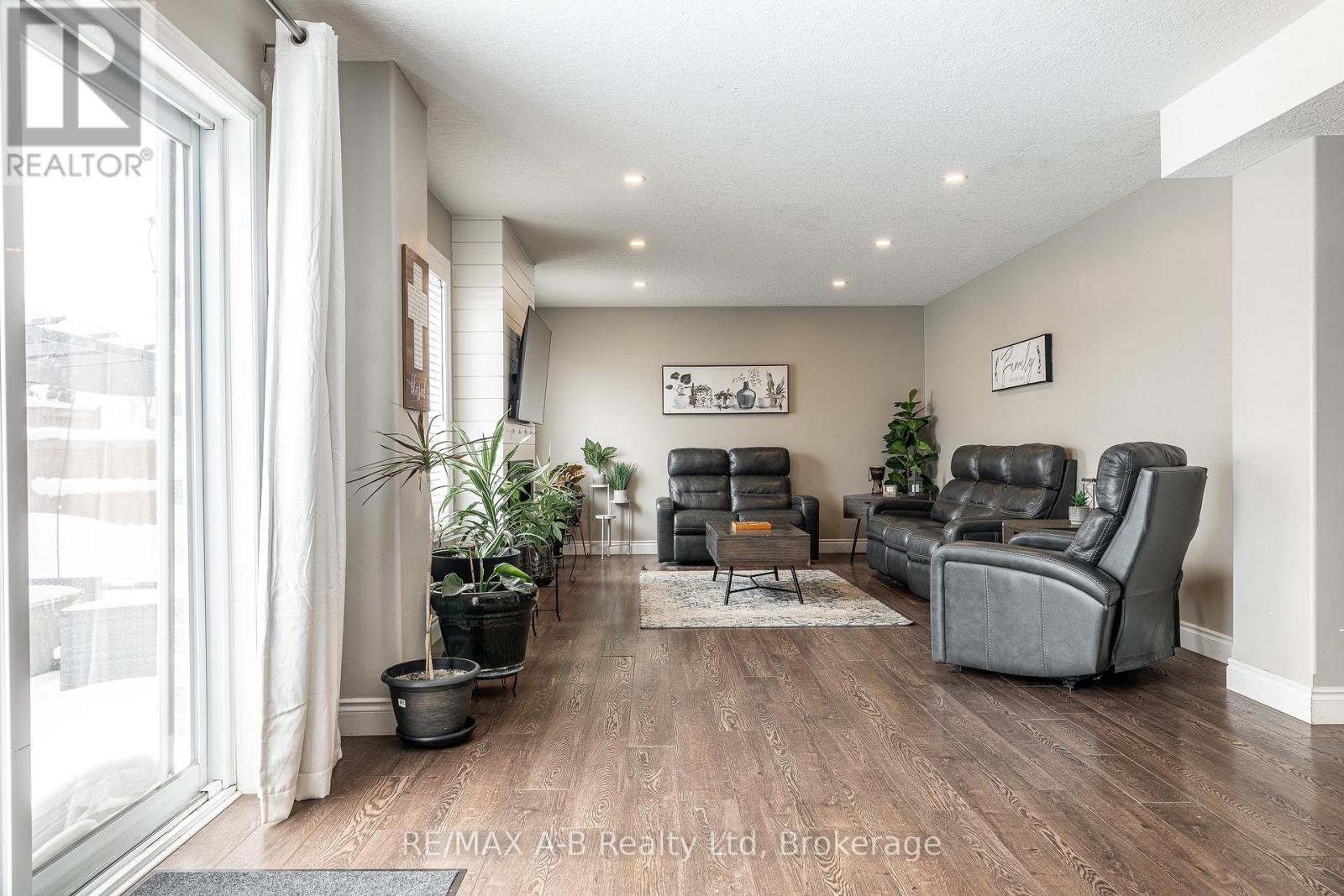 94 WILSON COURT, St. Marys, Ontario, N4X0B6 — Photo 13