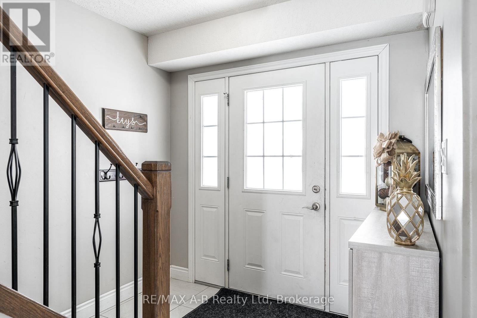94 WILSON COURT, St. Marys, Ontario, N4X0B6 — Photo 5