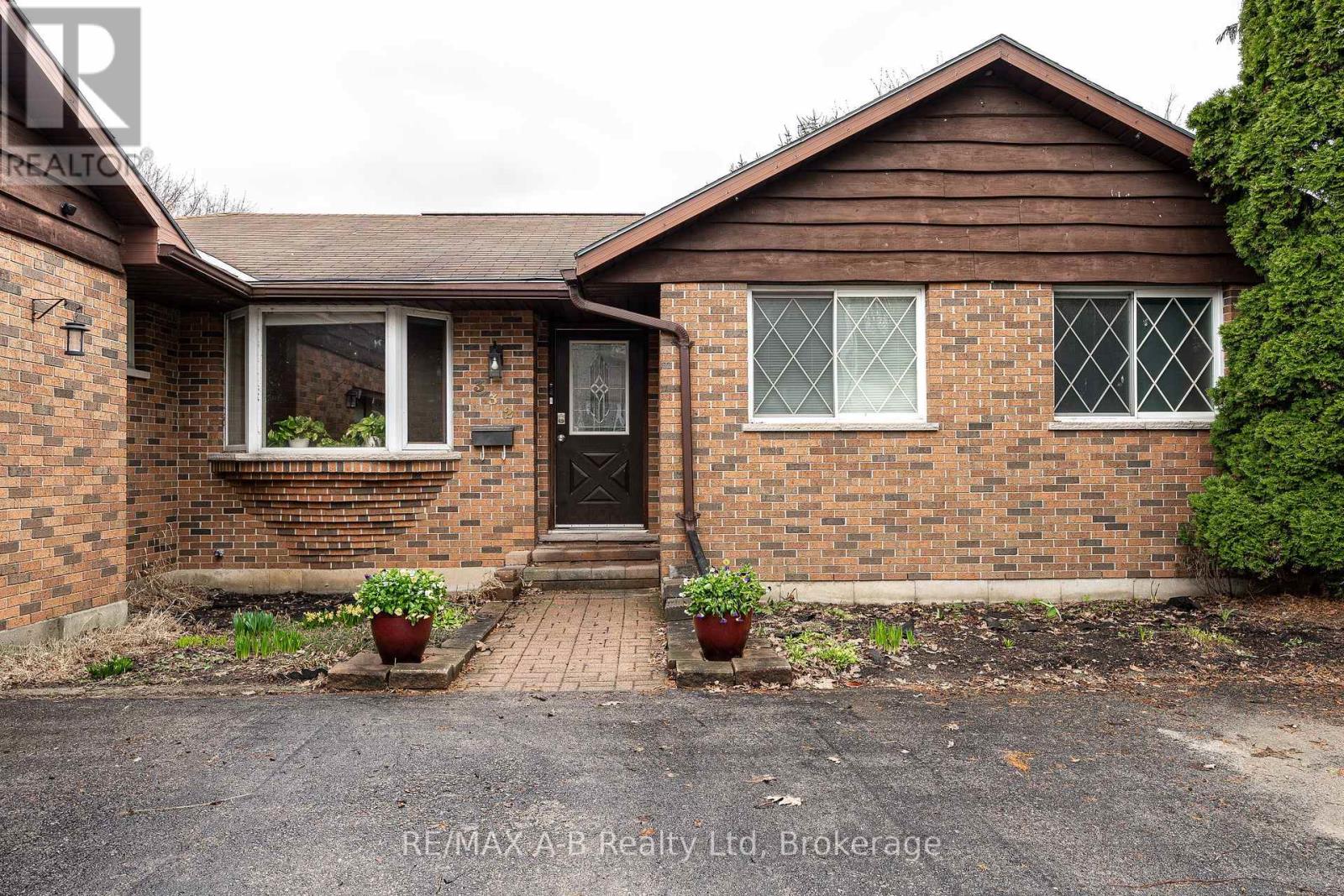 332 WIDDER STREET E - 3