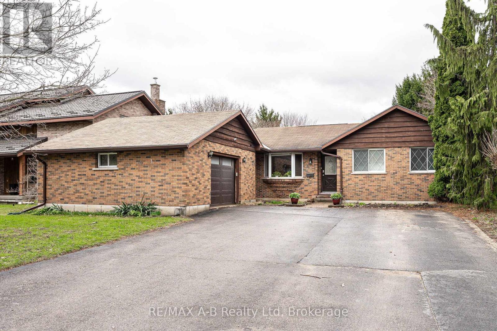 332 WIDDER STREET E - 1
