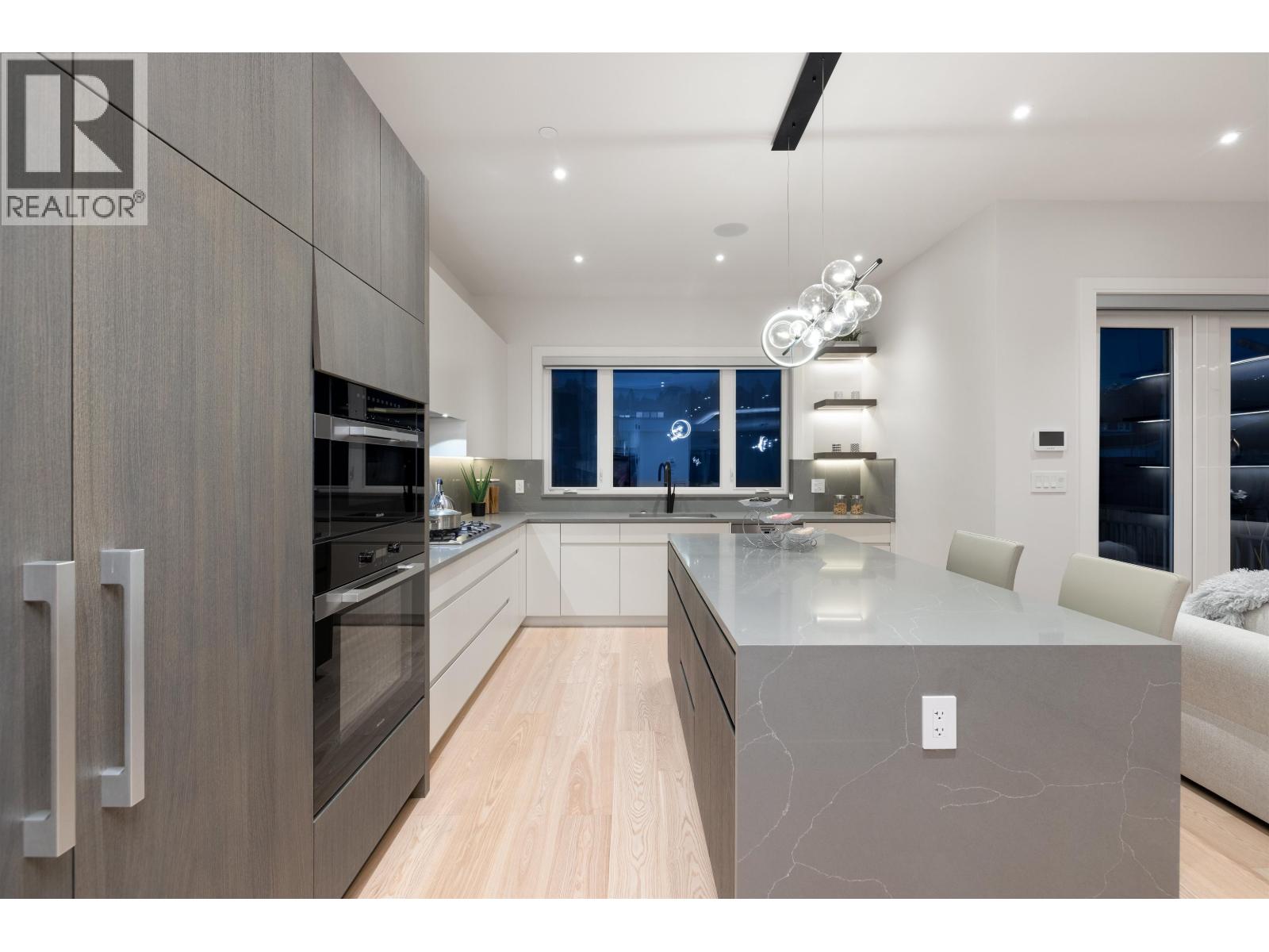 838 E 14TH STREET, North Vancouver