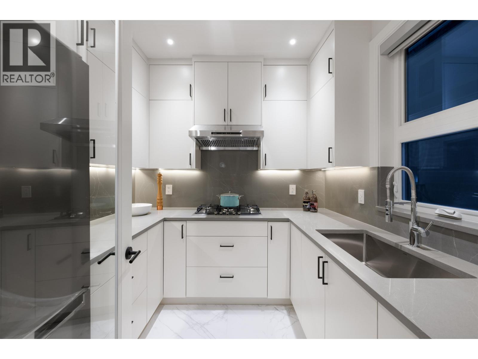 838 E 14TH STREET, North Vancouver