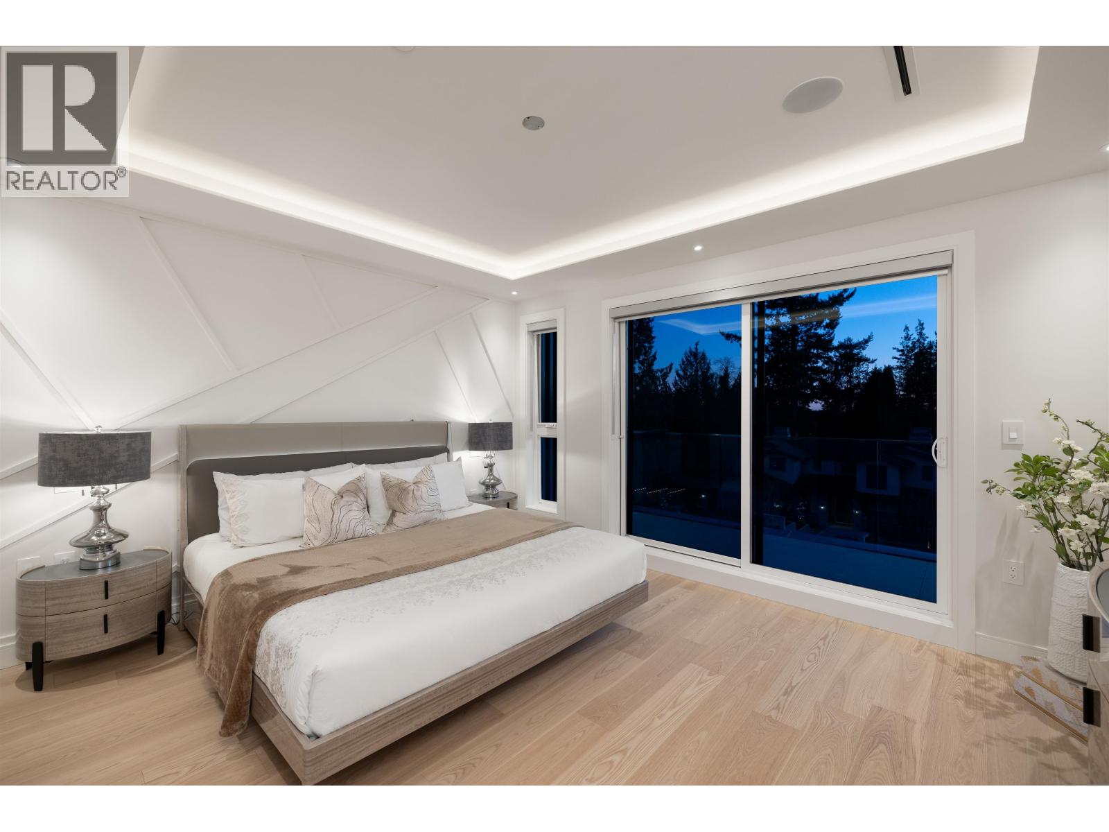 838 E 14TH STREET, North Vancouver