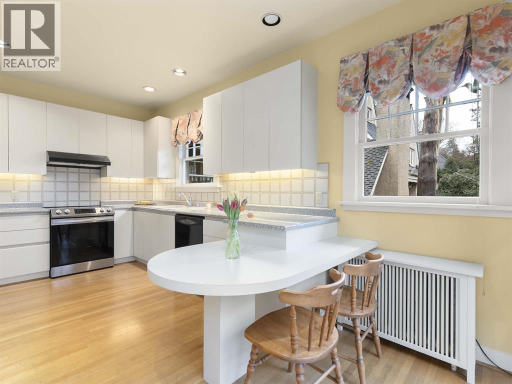 5 Bed, 3 Bath House for Rent in Vancouver – 4XXX MARGUERITE STREET, Vancouver - Image 3