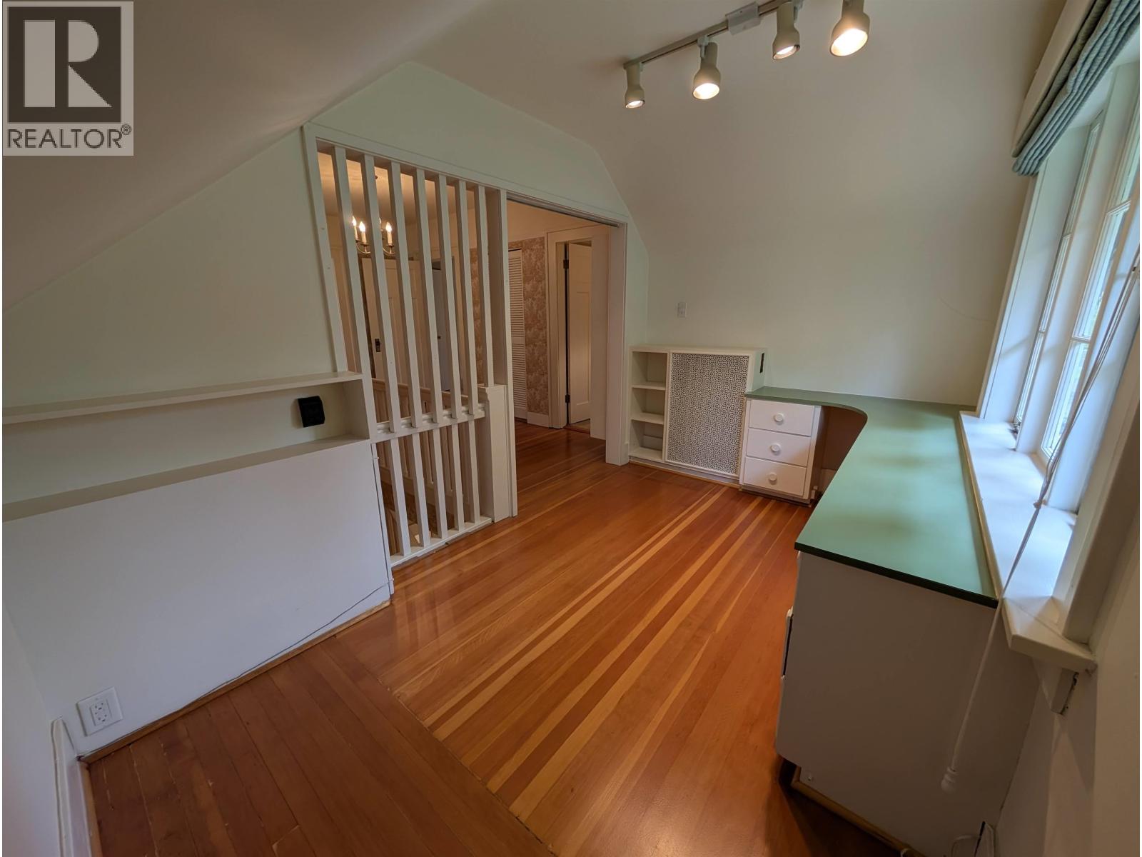5 Bed, 3 Bath House for Rent in Vancouver – 4XXX MARGUERITE STREET, Vancouver - Image 14