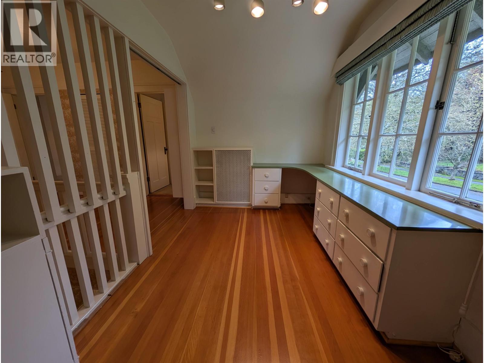 5 Bed, 3 Bath House for Rent in Vancouver – 4XXX MARGUERITE STREET, Vancouver - Image 6