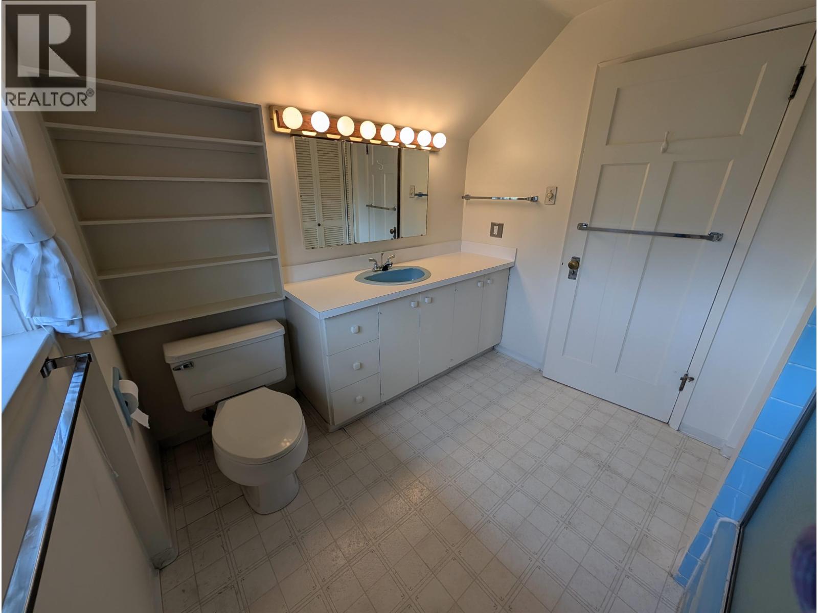 5 Bed, 3 Bath House for Rent in Vancouver – 4XXX MARGUERITE STREET, Vancouver - Image 2