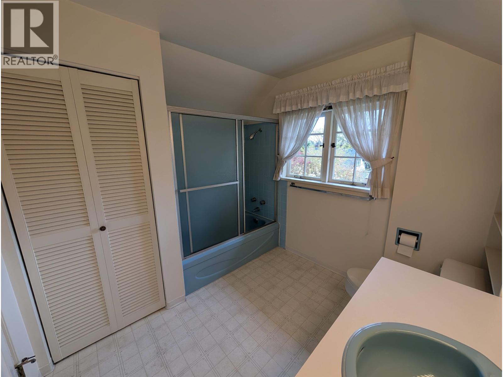 5 Bed, 3 Bath House for Rent in Vancouver – 4XXX MARGUERITE STREET, Vancouver - Image 26