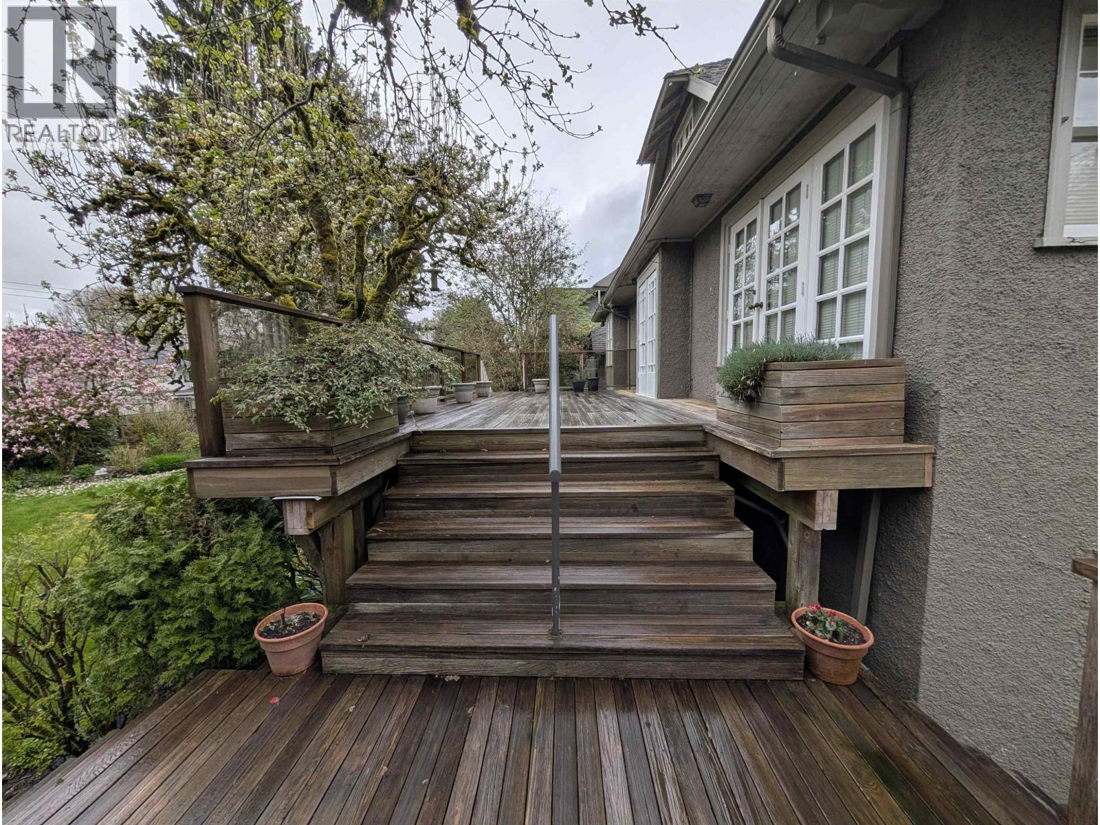5 Bed, 3 Bath House for Rent in Vancouver – 4XXX MARGUERITE STREET, Vancouver - Image 37