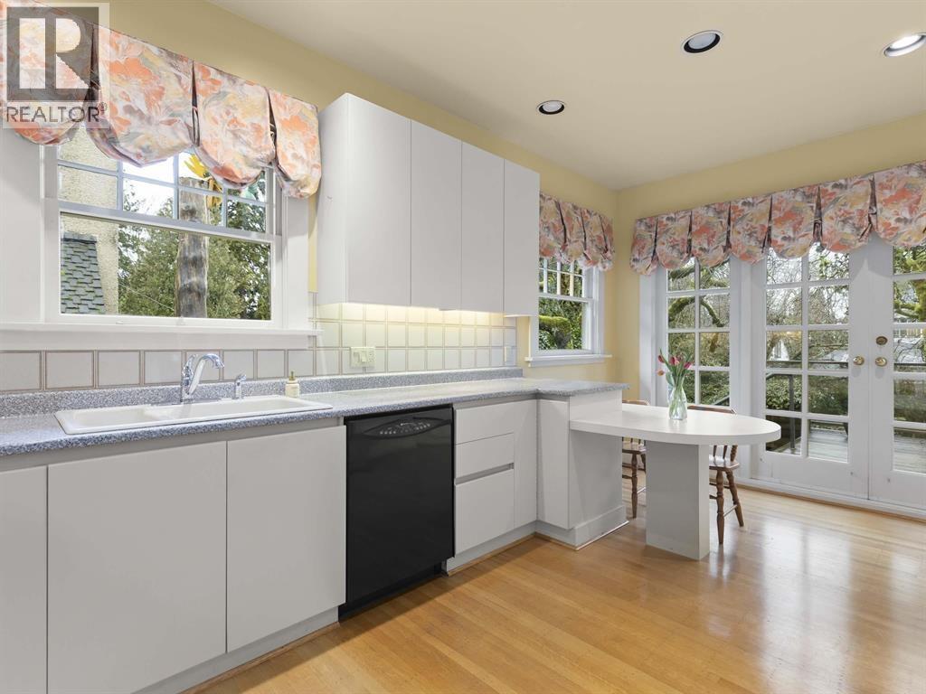 5 Bed, 3 Bath House for Rent in Vancouver – 4XXX MARGUERITE STREET, Vancouver - Image 22